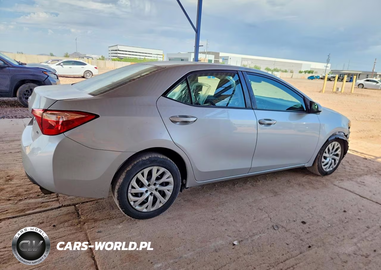 2019 Toyota Corolla Le VIN:2T1BURHE3KC229993 - 3
