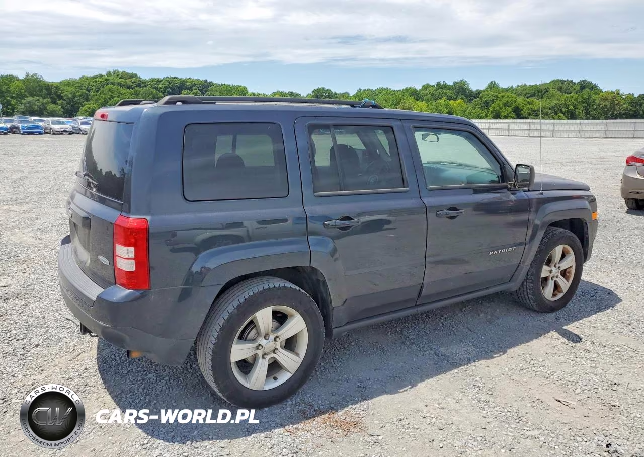 2015 Jeep Patriot Latitude VIN:1C4NJPFB5FD131463 - 3
