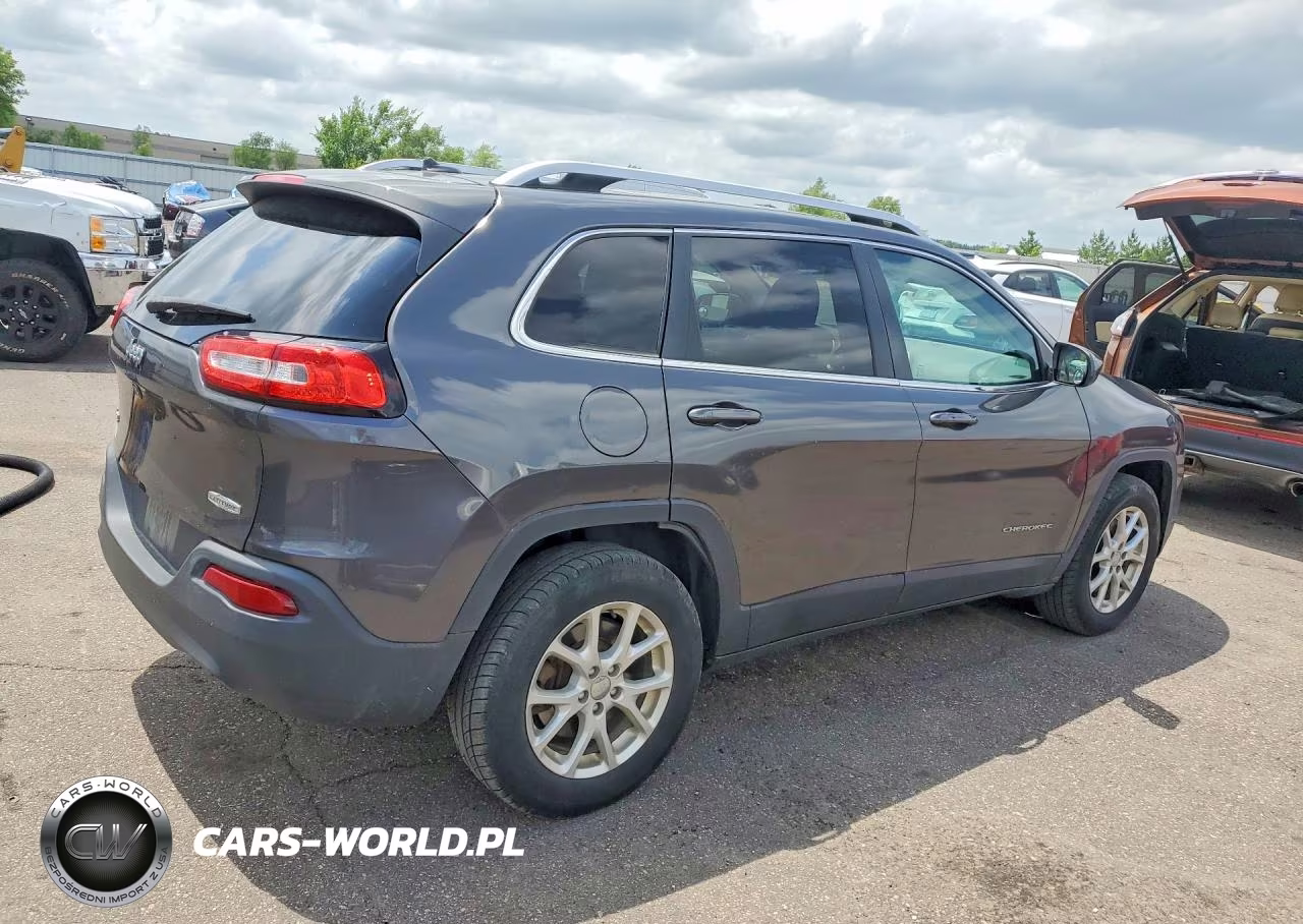2015 Jeep Cherokee Latitude VIN:1C4PJMCBXFW702283 - 3