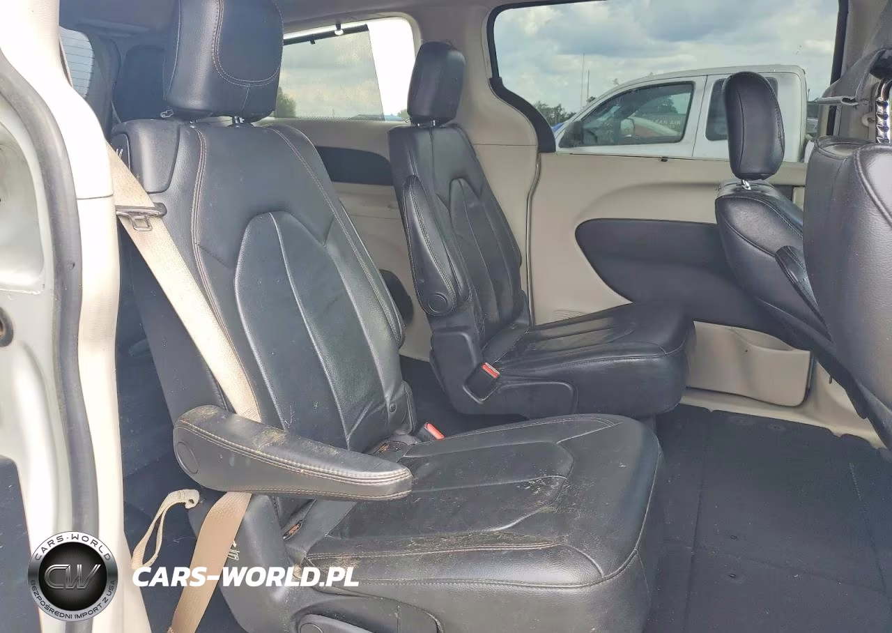 2017 Chrysler Pacifica Touring L VIN:2C4RC1BG5HR739302 - 11