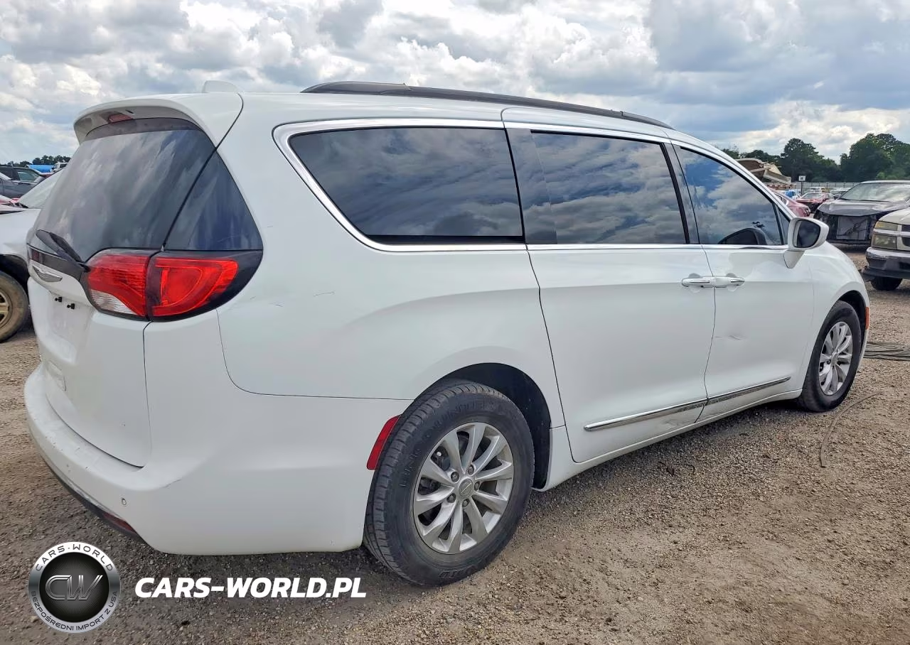 2017 Chrysler Pacifica Touring L VIN:2C4RC1BG5HR739302 - 3