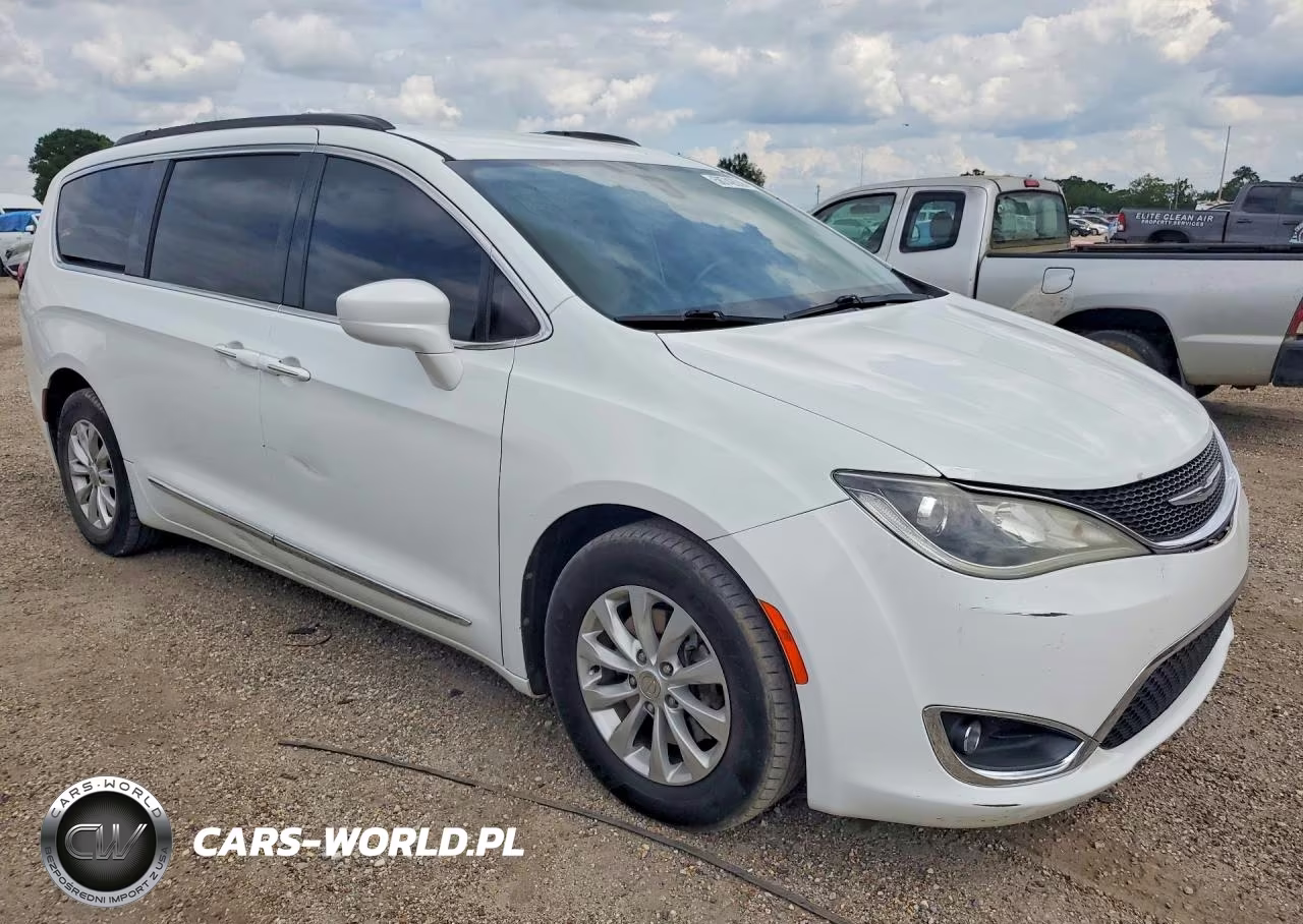 2017 Chrysler Pacifica Touring L VIN:2C4RC1BG5HR739302 - 4