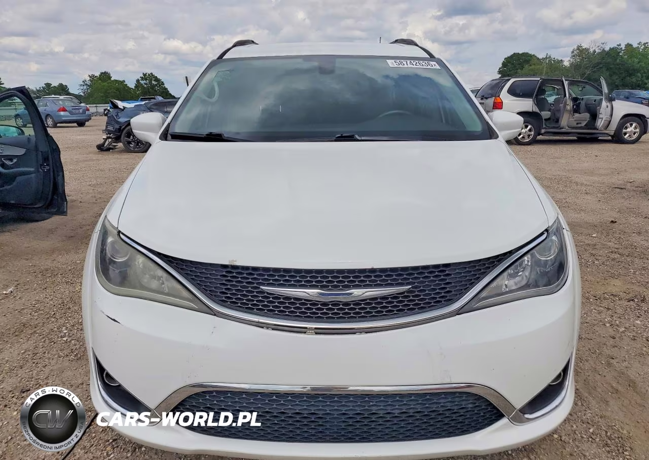 2017 Chrysler Pacifica Touring L VIN:2C4RC1BG5HR739302 - 5