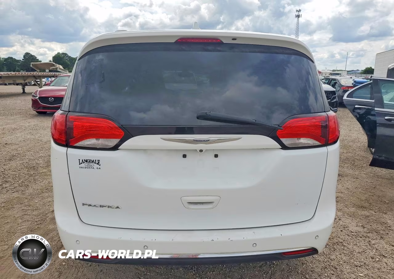 2017 Chrysler Pacifica Touring L VIN:2C4RC1BG5HR739302 - 6