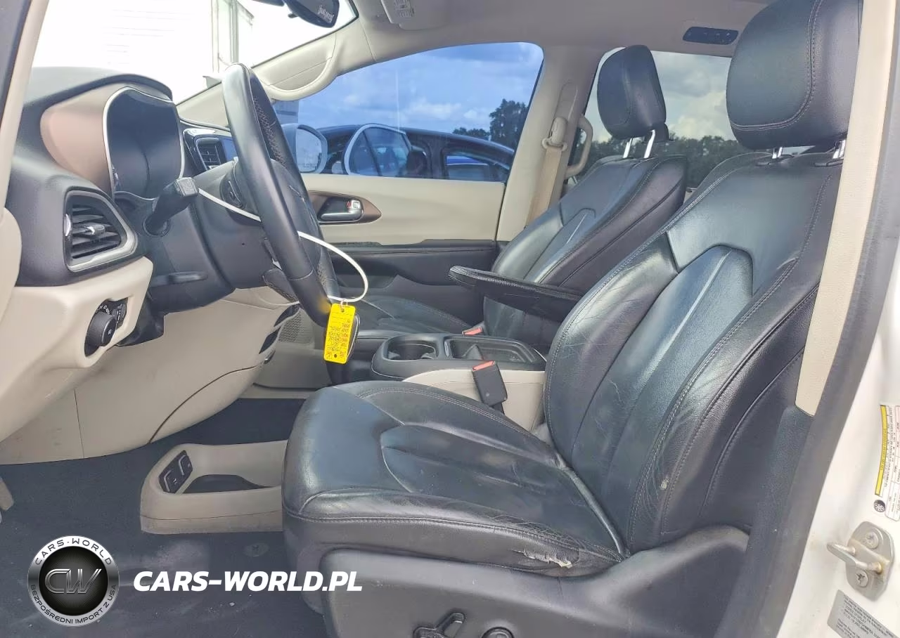2017 Chrysler Pacifica Touring L VIN:2C4RC1BG5HR739302 - 7