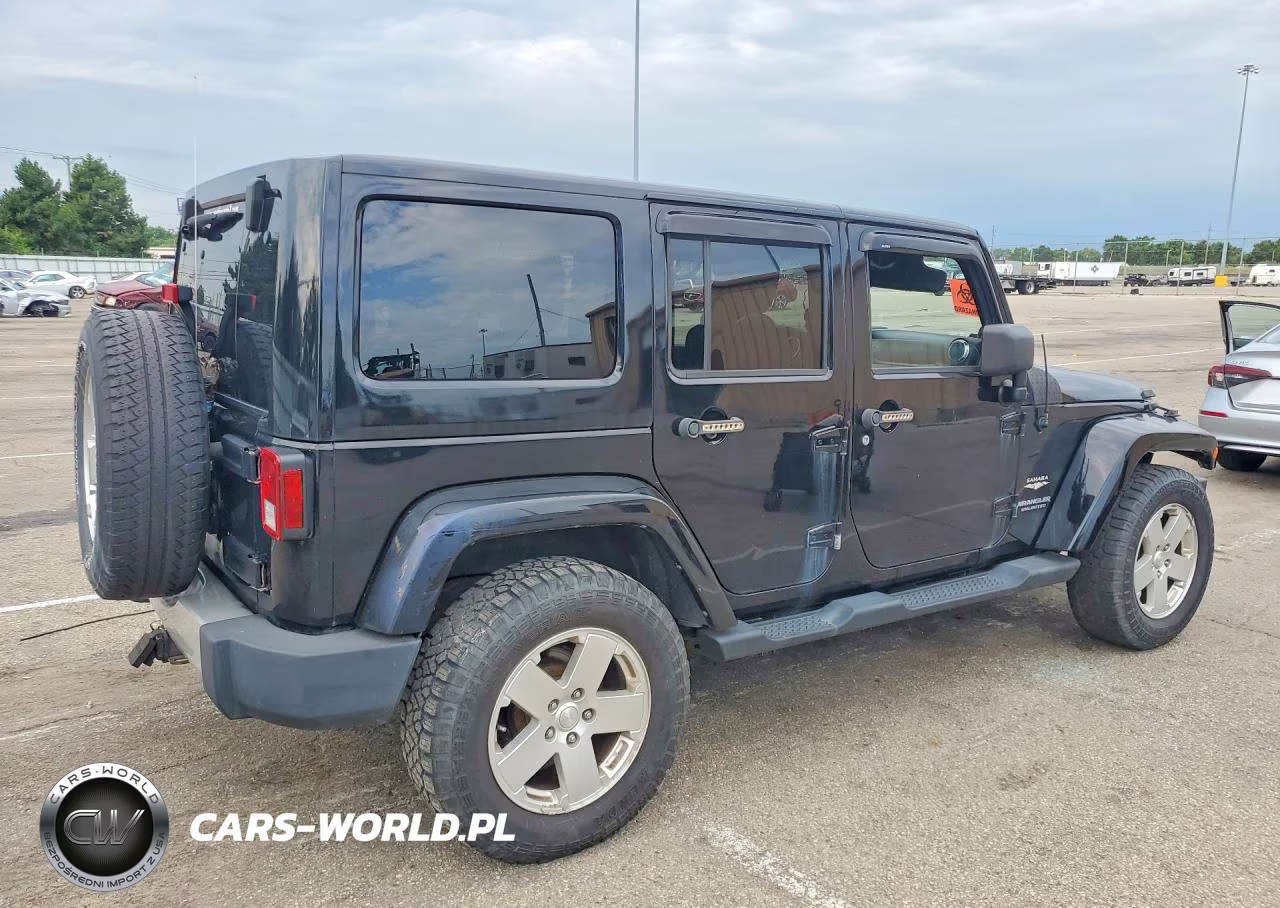 2012 Jeep Wrangler Unlimited Sahara VIN:1C4BJWEG2CL113370 - 3