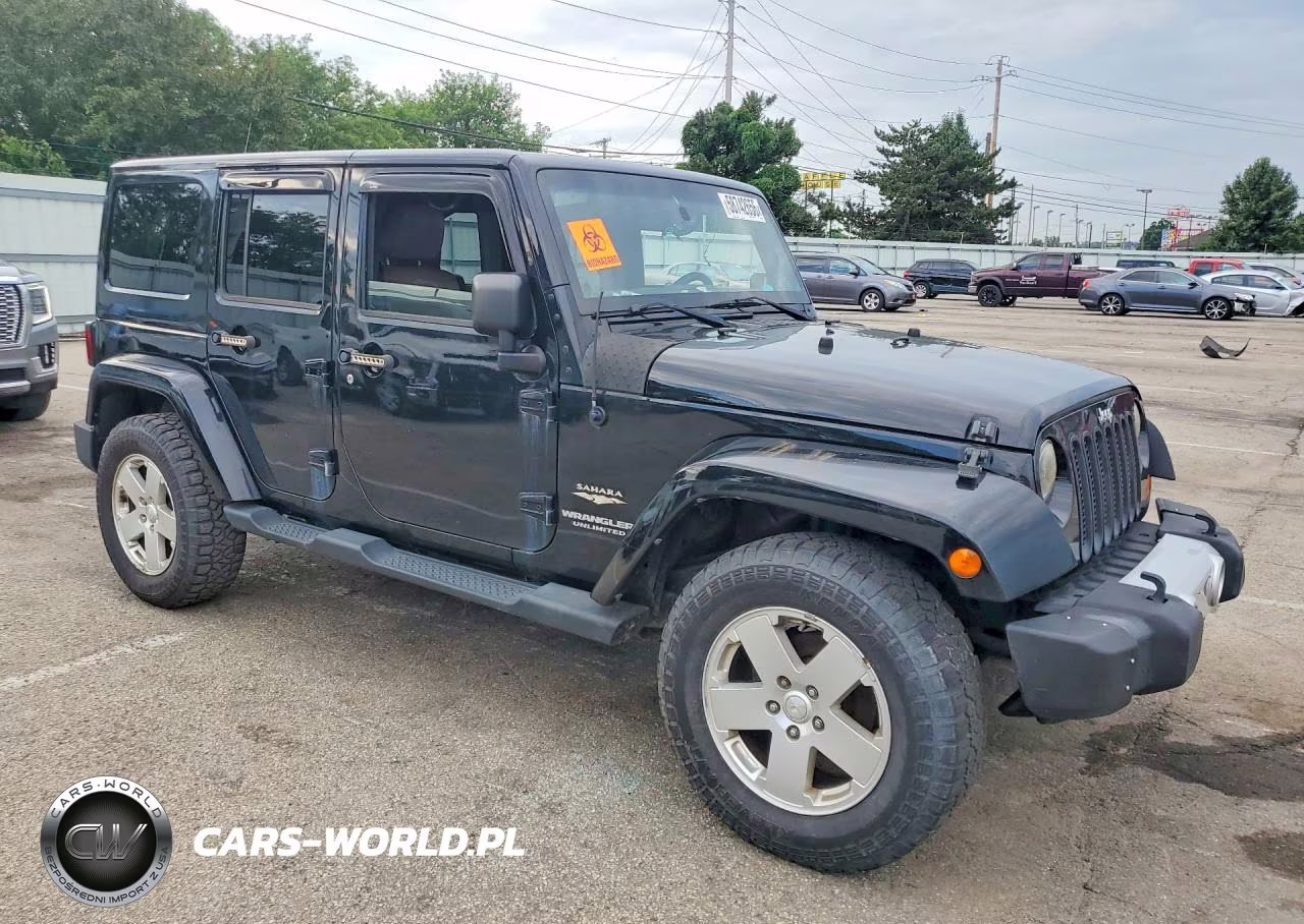 2012 Jeep Wrangler Unlimited Sahara VIN:1C4BJWEG2CL113370 - 4