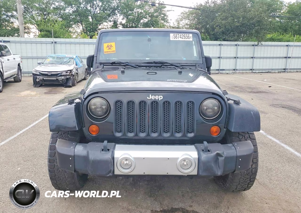 2012 Jeep Wrangler Unlimited Sahara VIN:1C4BJWEG2CL113370 - 5