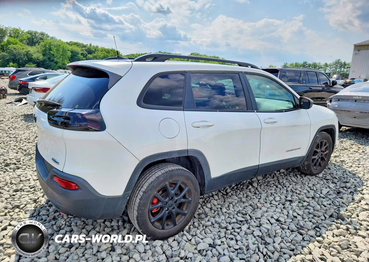 2017 Jeep Cherokee Latitude VIN:1C4PJLCB1HW518220 - 3