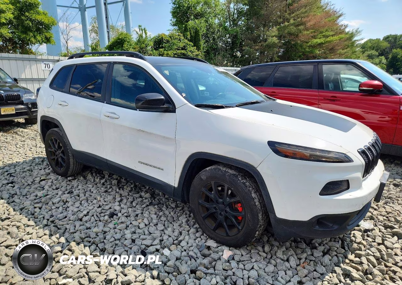 2017 Jeep Cherokee Latitude VIN:1C4PJLCB1HW518220 - 4