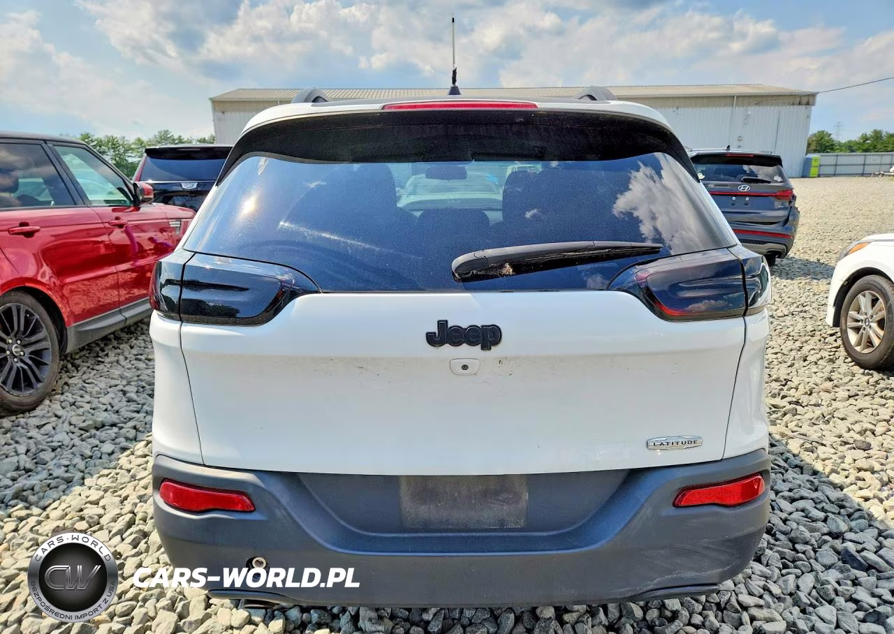 2017 Jeep Cherokee Latitude VIN:1C4PJLCB1HW518220 - 6