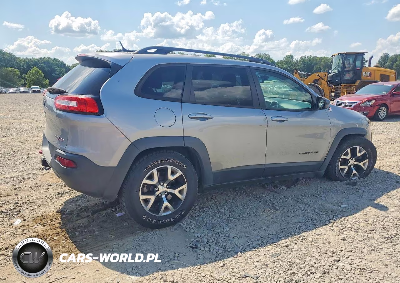 2015 Jeep Cherokee Trailhawk VIN:1C4PJMBS3FW593814 - 3