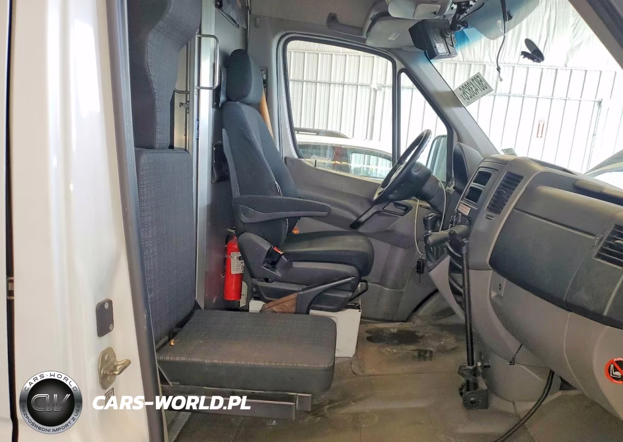 2016 Mercedes-Benz Sprinter 2500 Delivery Van VIN:WD3PE8DD7GP247264 - 11