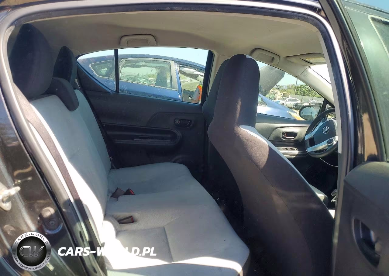 2015 Toyota Prius C One VIN:JTDKDTB32F1115062 - 10