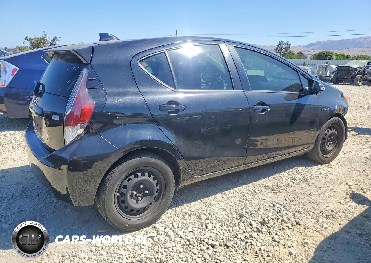2015 Toyota Prius C One VIN:JTDKDTB32F1115062 - 3