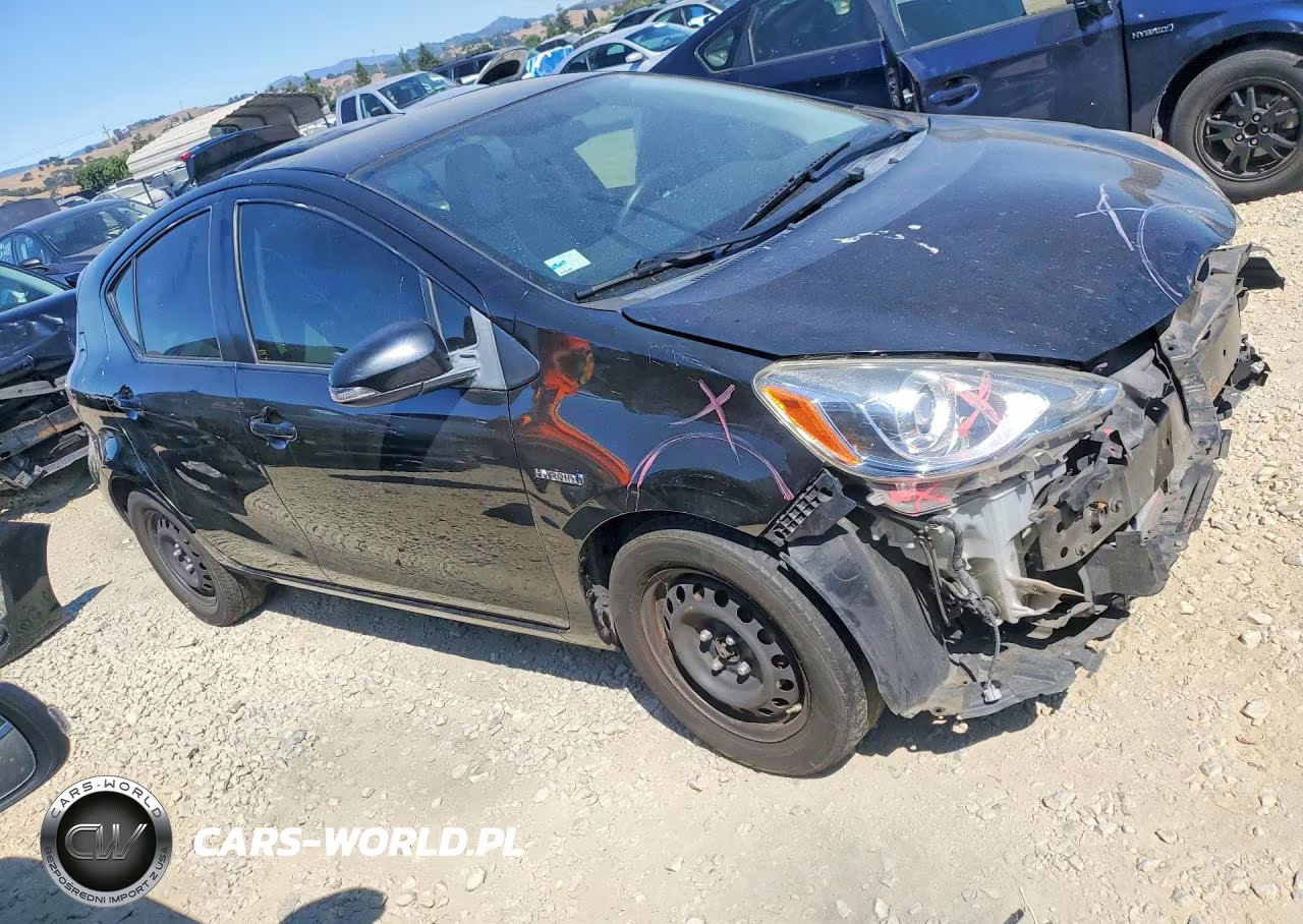 2015 Toyota Prius C One VIN:JTDKDTB32F1115062 - 4