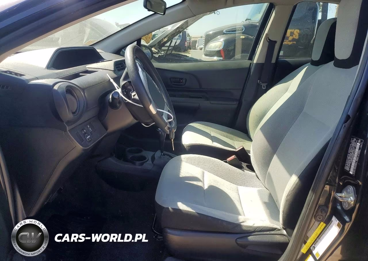 2015 Toyota Prius C One VIN:JTDKDTB32F1115062 - 7