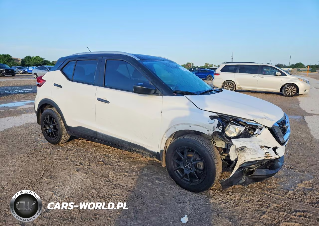 2018 Nissan Kicks S VIN:3N1CP5CU4JL519922 - 4
