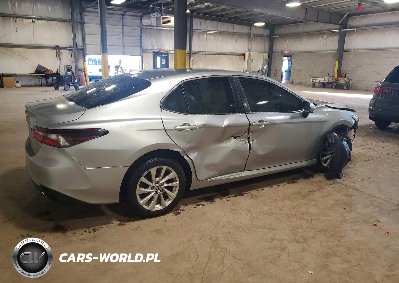 2021 Toyota Camry Le VIN:4T1C11AK5MU563135 - 3