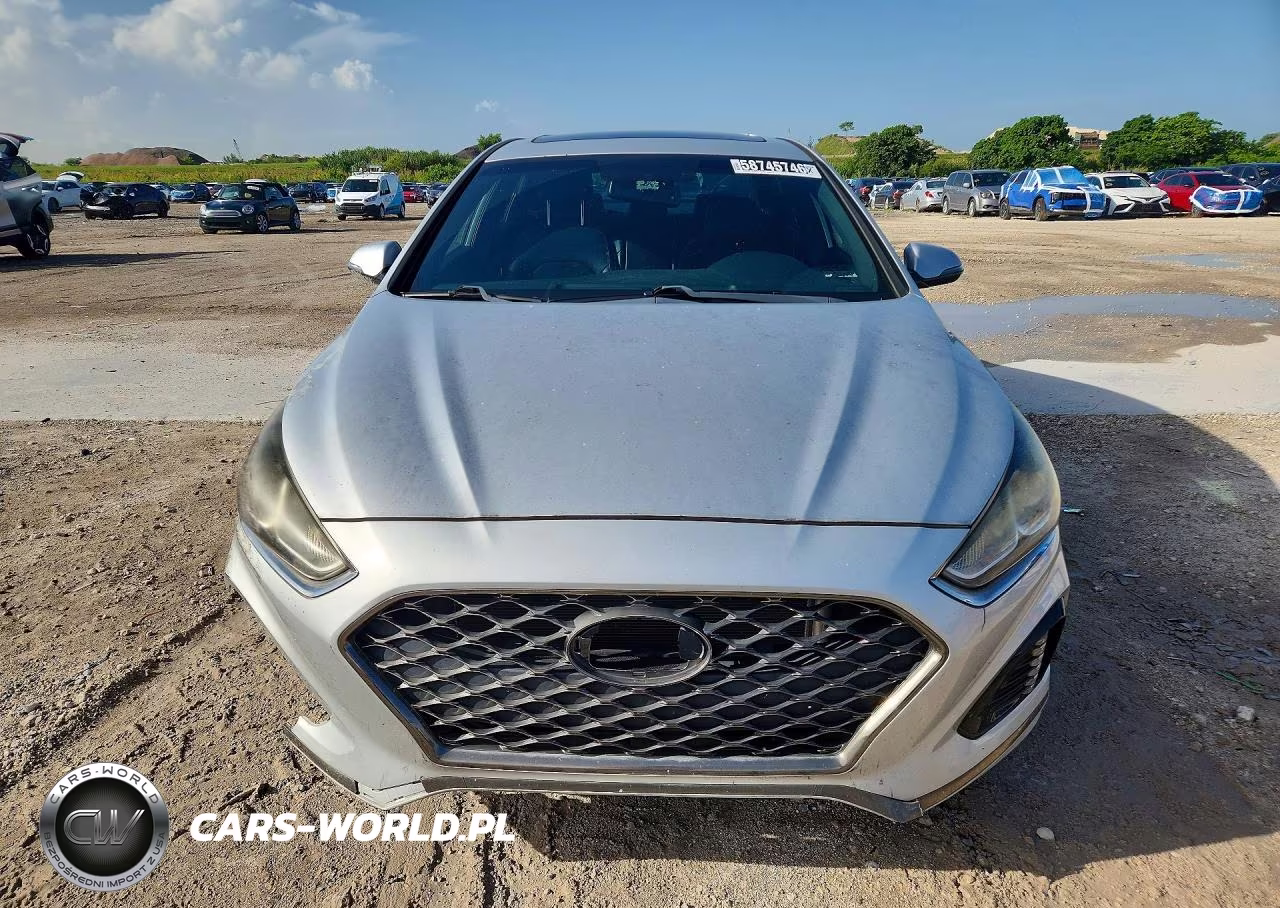 2018 Hyundai Sonata Sport VIN:5NPE34AF4JH630793 - 5