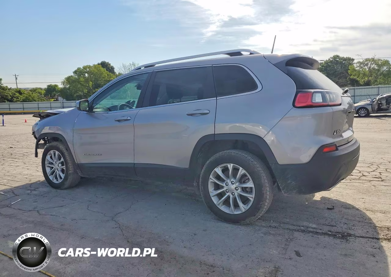 2019 Jeep Cherokee Latitude VIN:1C4PJLCX9KD439747 - 2