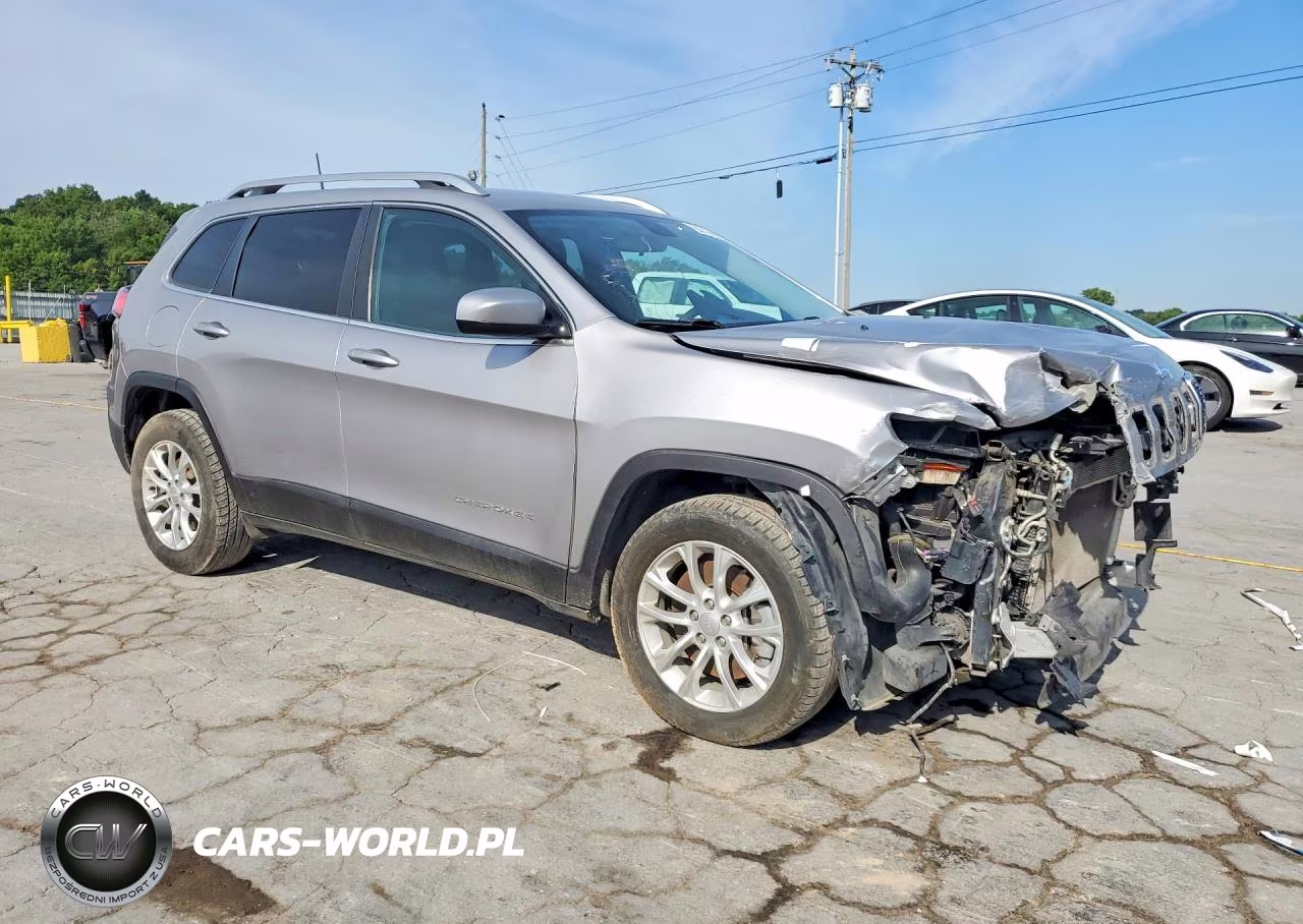 2019 Jeep Cherokee Latitude VIN:1C4PJLCX9KD439747 - 4