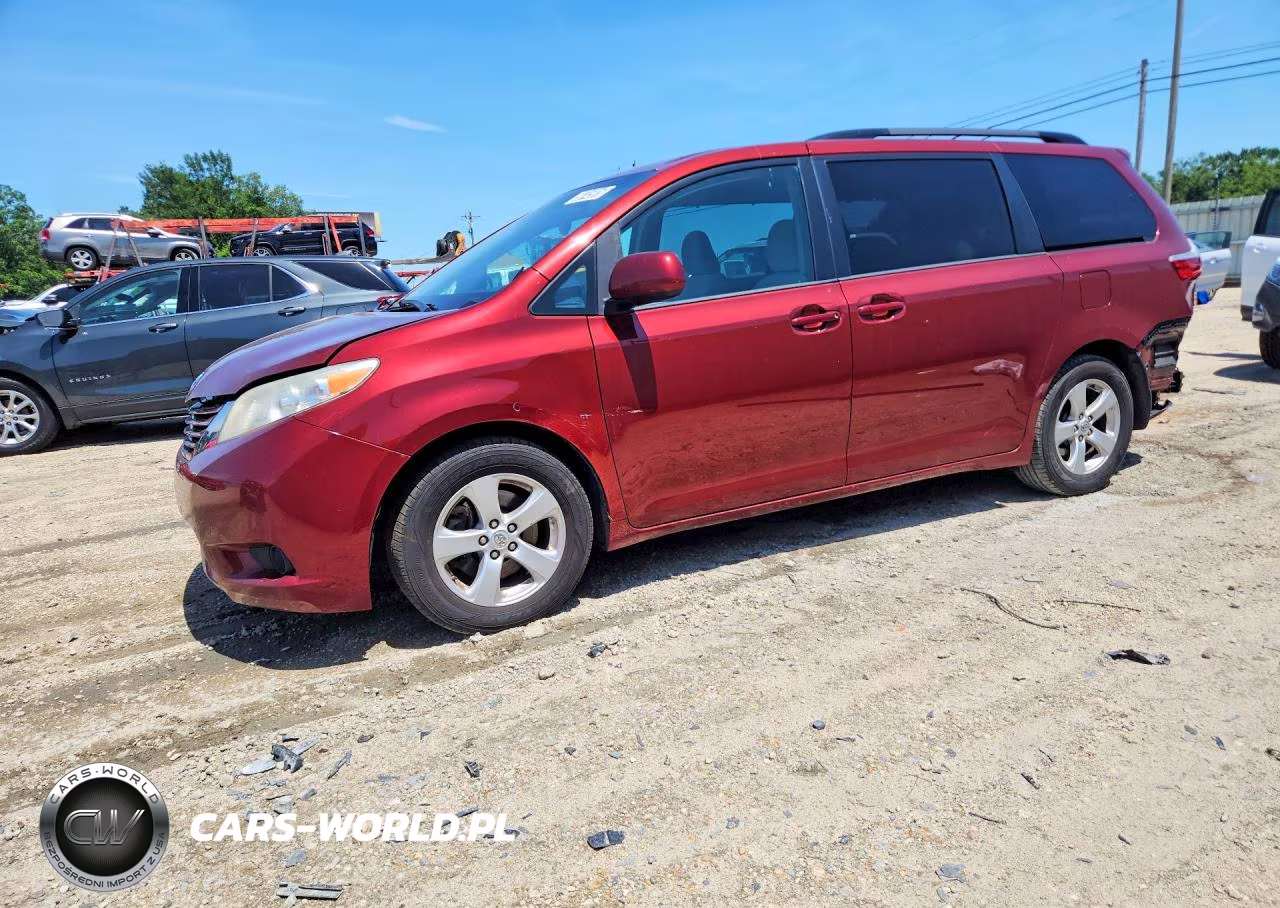 2017 Toyota Sienna Le – zdjęcie 1 z 13