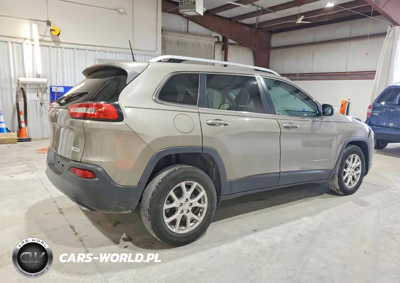 2017 Jeep Cherokee Latitude VIN:1C4PJMCS2HW525151 - 3