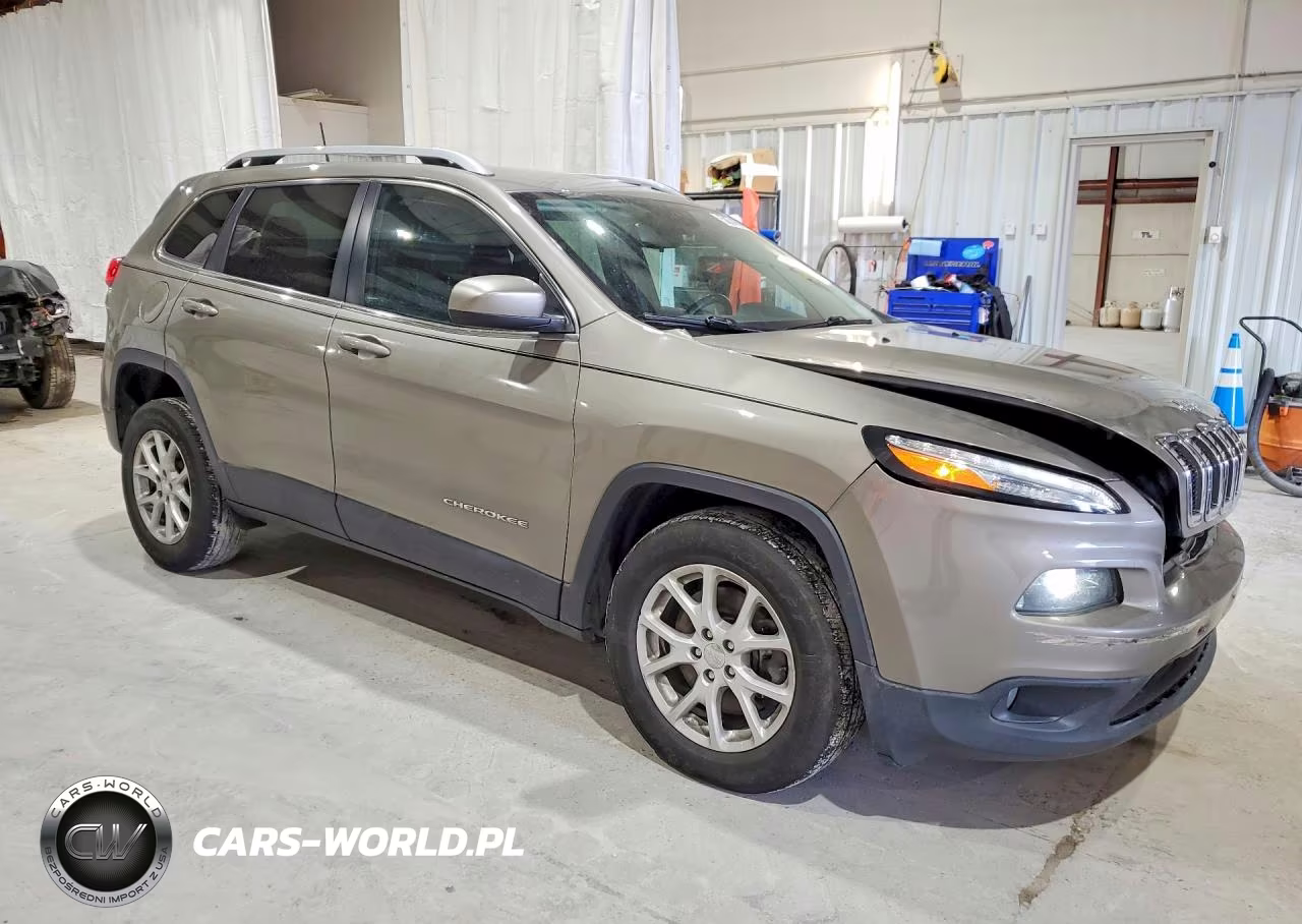 2017 Jeep Cherokee Latitude VIN:1C4PJMCS2HW525151 - 4
