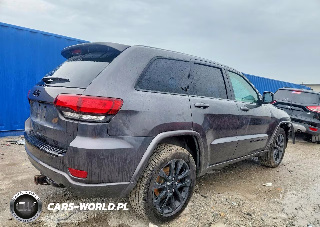 2017 Jeep Grand Cherokee Laredo VIN:1C4RJFAG0HC927223 - 3