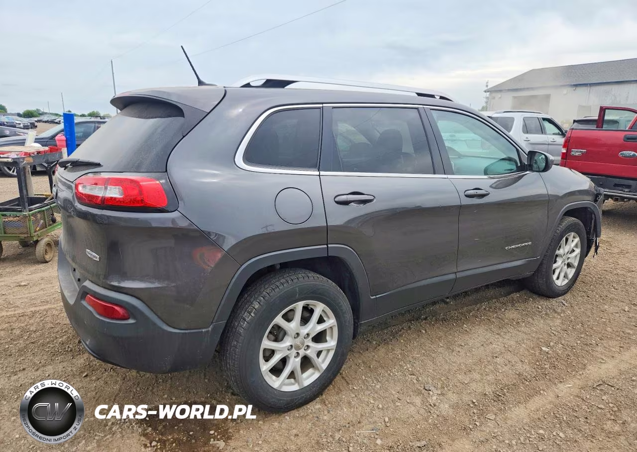 2015 Jeep Cherokee Latitude VIN:1C4PJMCBXFW768669 - 3