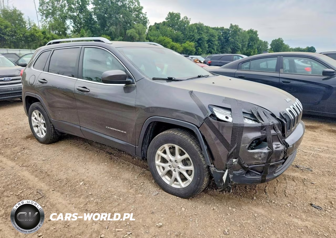 2015 Jeep Cherokee Latitude VIN:1C4PJMCBXFW768669 - 4