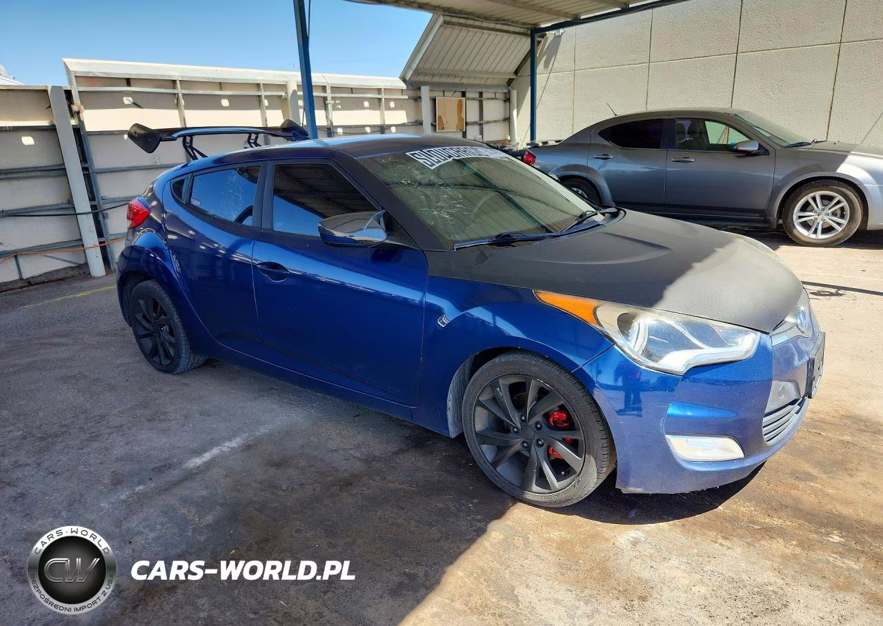 2017 Hyundai Veloster Base VIN:KMHTC6AD4HU311553 - 4