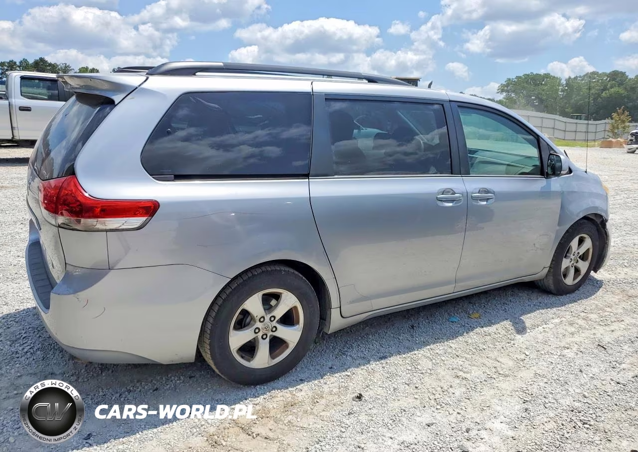 2012 Toyota Sienna Le VIN:5TDKK3DC9CS275280 - 3