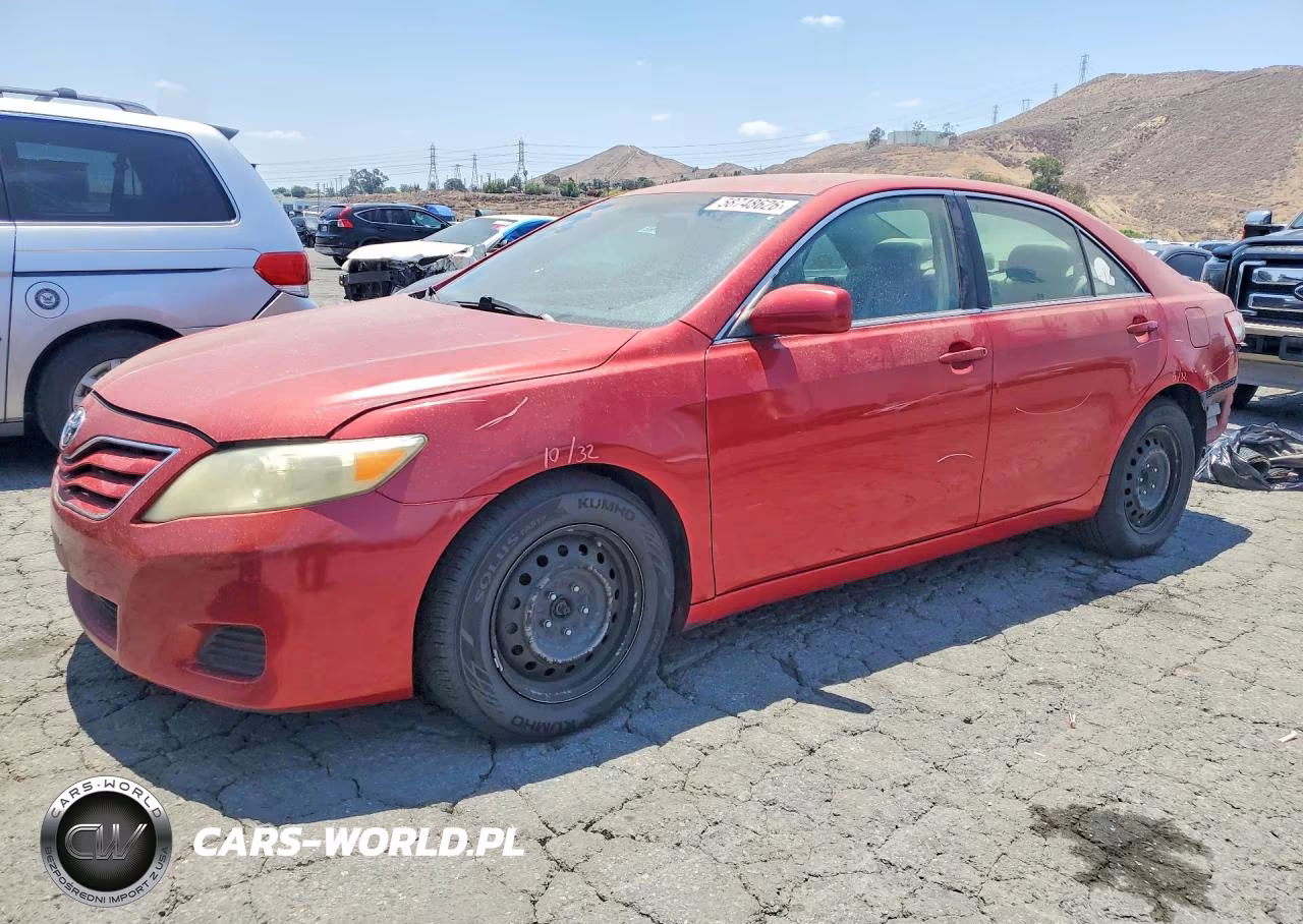 2010 Toyota Camry Le – zdjęcie 1 z 12