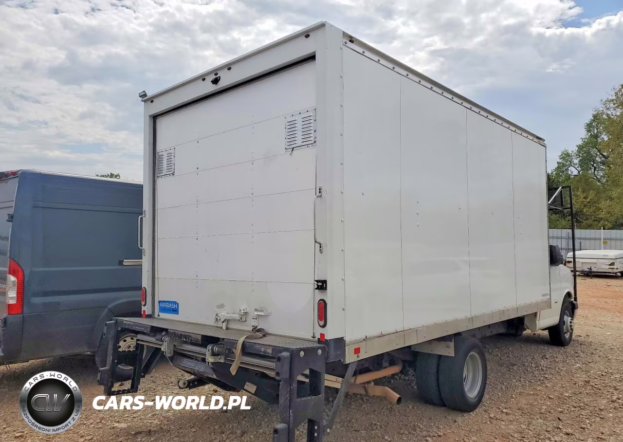2023 Chevrolet Express Box Truck VIN:1GB3GSC7XP1103612 - 3