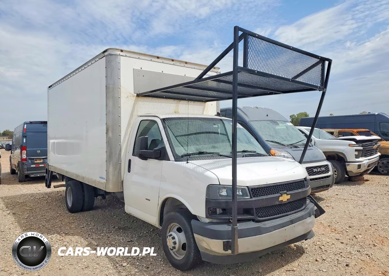 2023 Chevrolet Express Box Truck VIN:1GB3GSC7XP1103612 - 4