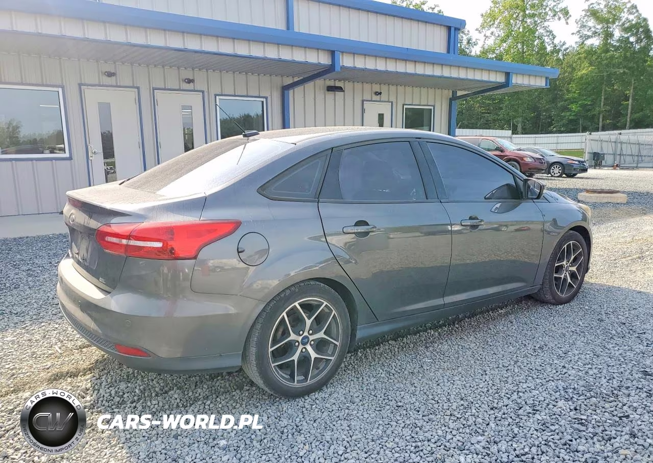 2017 Ford Focus Sel VIN:1FADP3H25HL331239 - 3