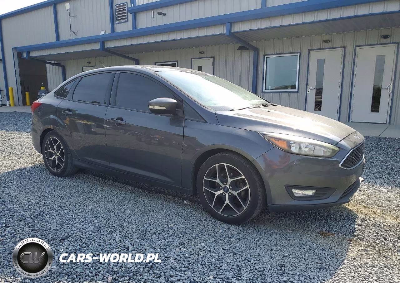 2017 Ford Focus Sel VIN:1FADP3H25HL331239 - 4