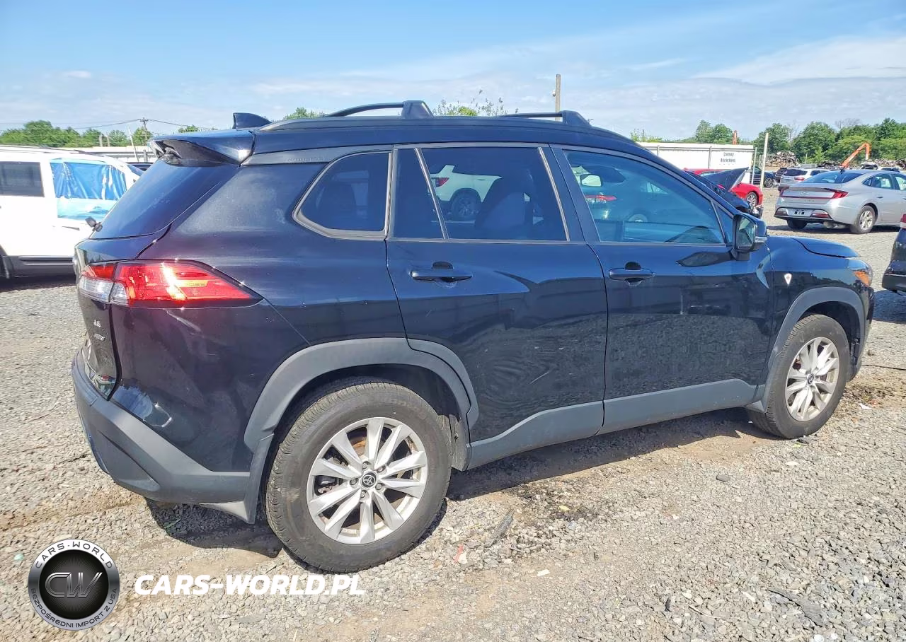 2022 Toyota Corolla Cross Le VIN:7MUCAABG2NV026202 - 3