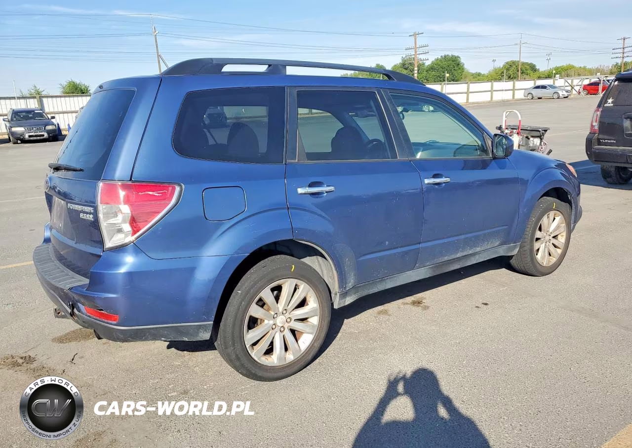 2011 Subaru Forester 2.5X Premium VIN:JF2SHADCXBH740575 - 3