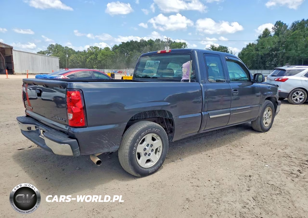 2005 Chevrolet Silverado C1500 VIN:2GCEC19V151205193 - 3