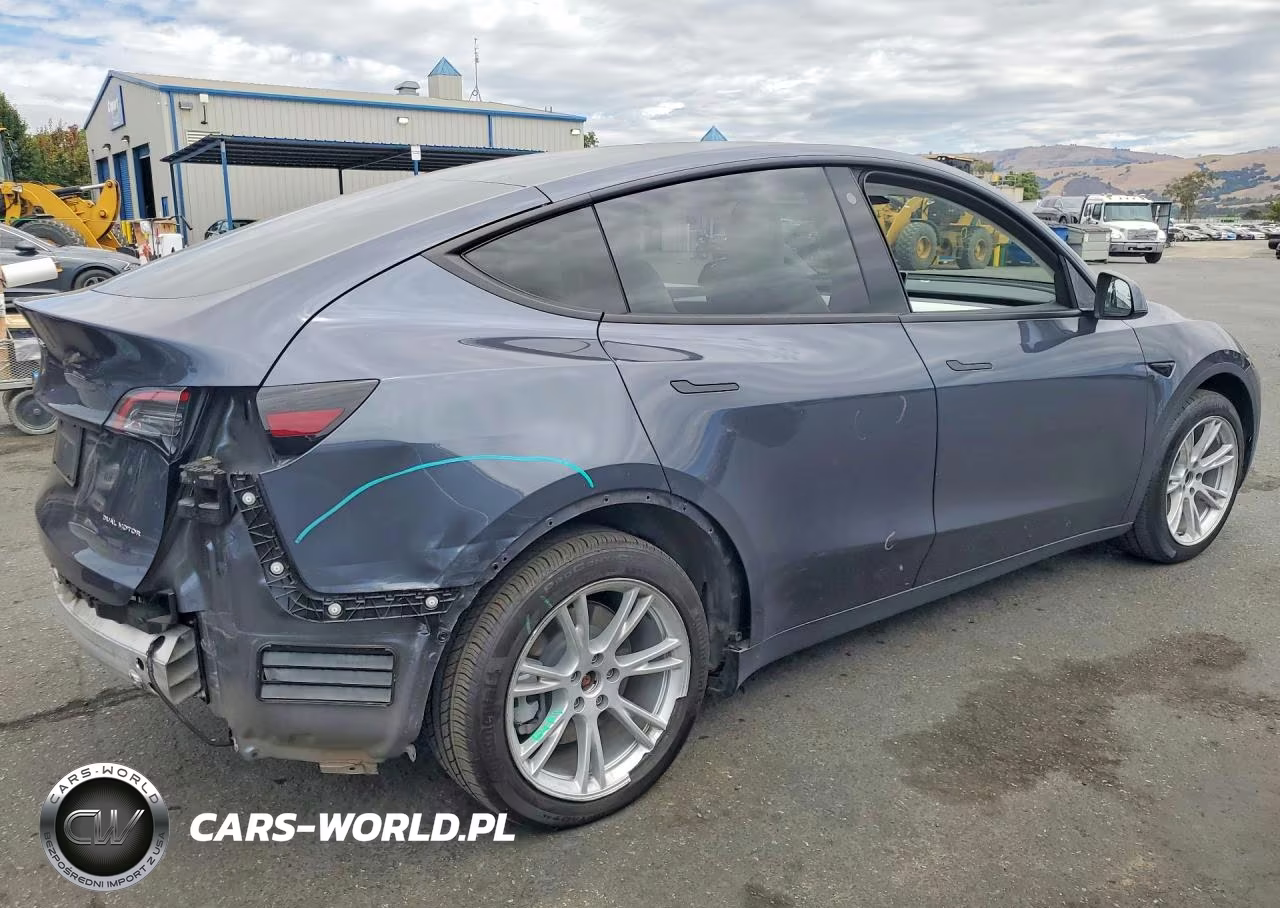 2022 Tesla Model Y VIN:7SAYGDEE3NF537127 - 3