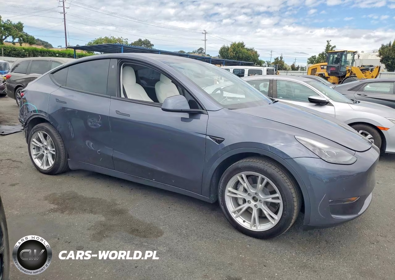 2022 Tesla Model Y VIN:7SAYGDEE3NF537127 - 4