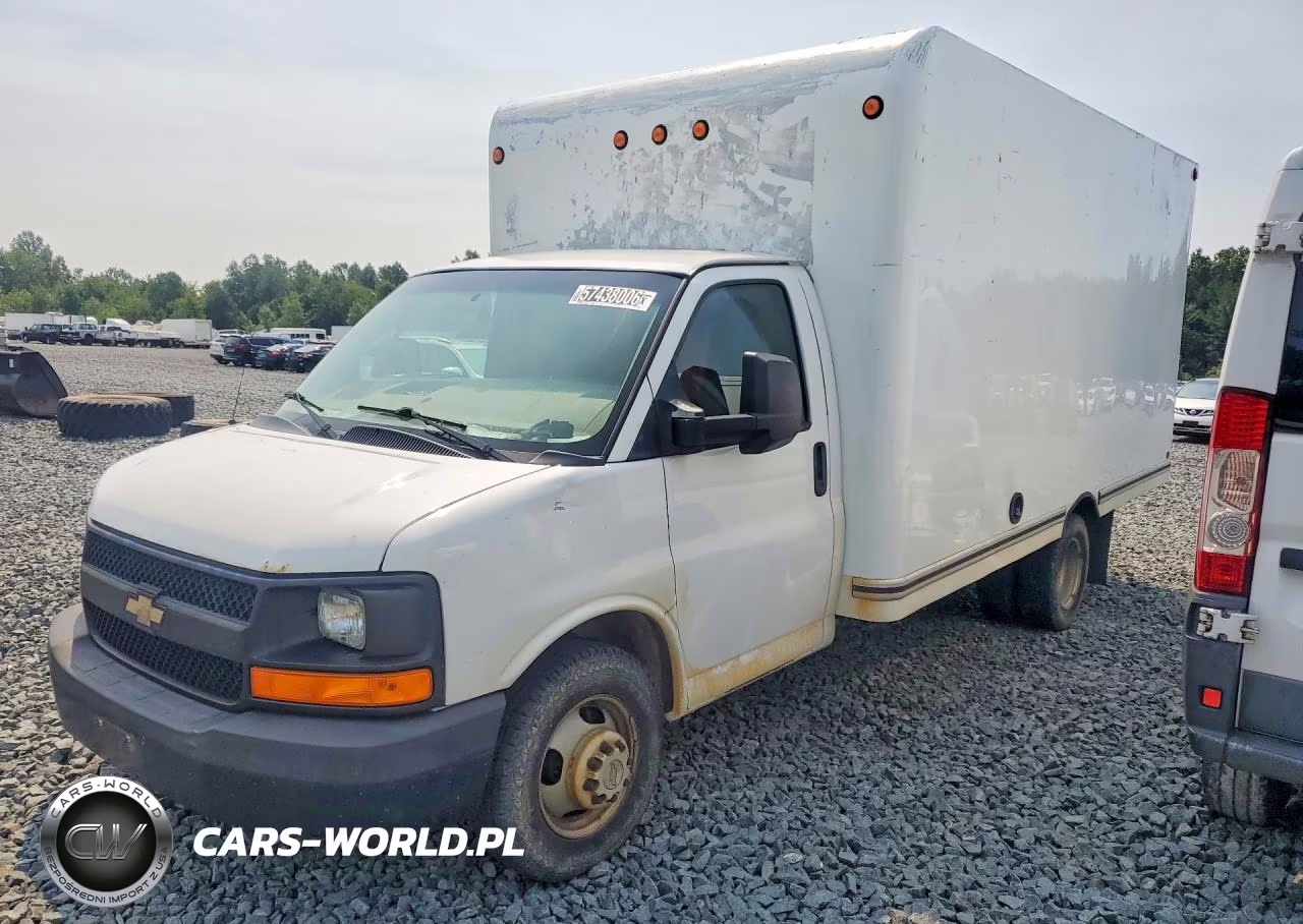2018 Chevrolet Express Box Truck
