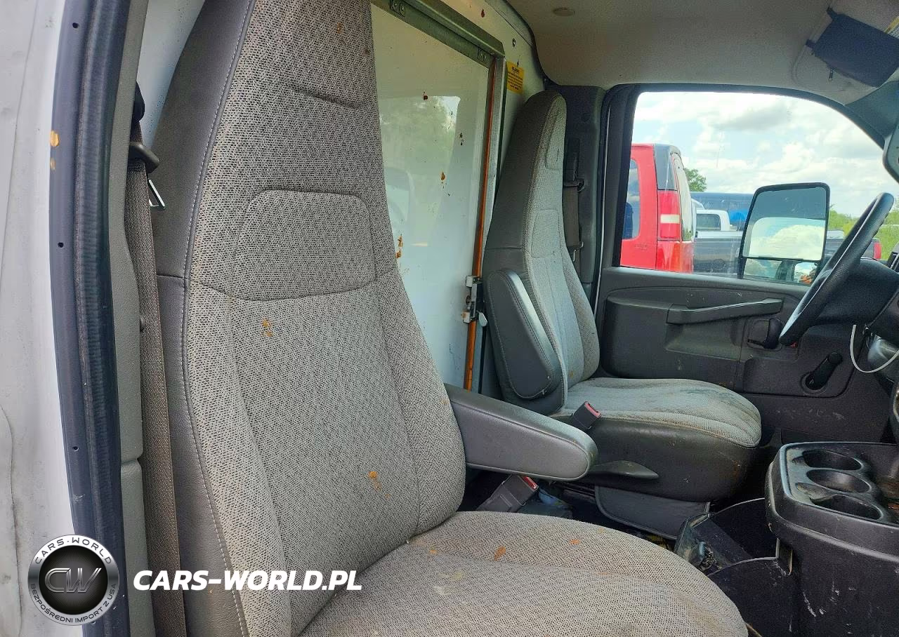 2018 Chevrolet Express Box Truck VIN:1GB3GSCG0J1342139 - 10