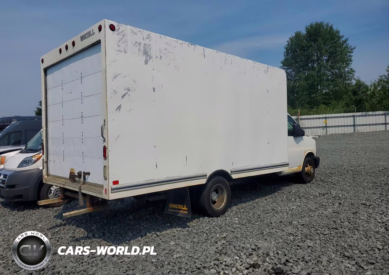 2018 Chevrolet Express Box Truck VIN:1GB3GSCG0J1342139 - 3