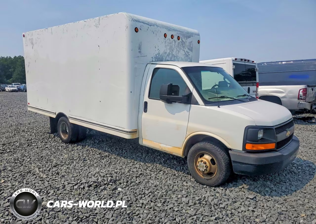 2018 Chevrolet Express Box Truck VIN:1GB3GSCG0J1342139 - 4