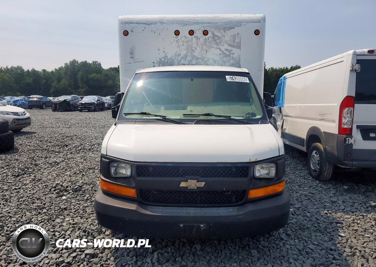 2018 Chevrolet Express Box Truck VIN:1GB3GSCG0J1342139 - 5