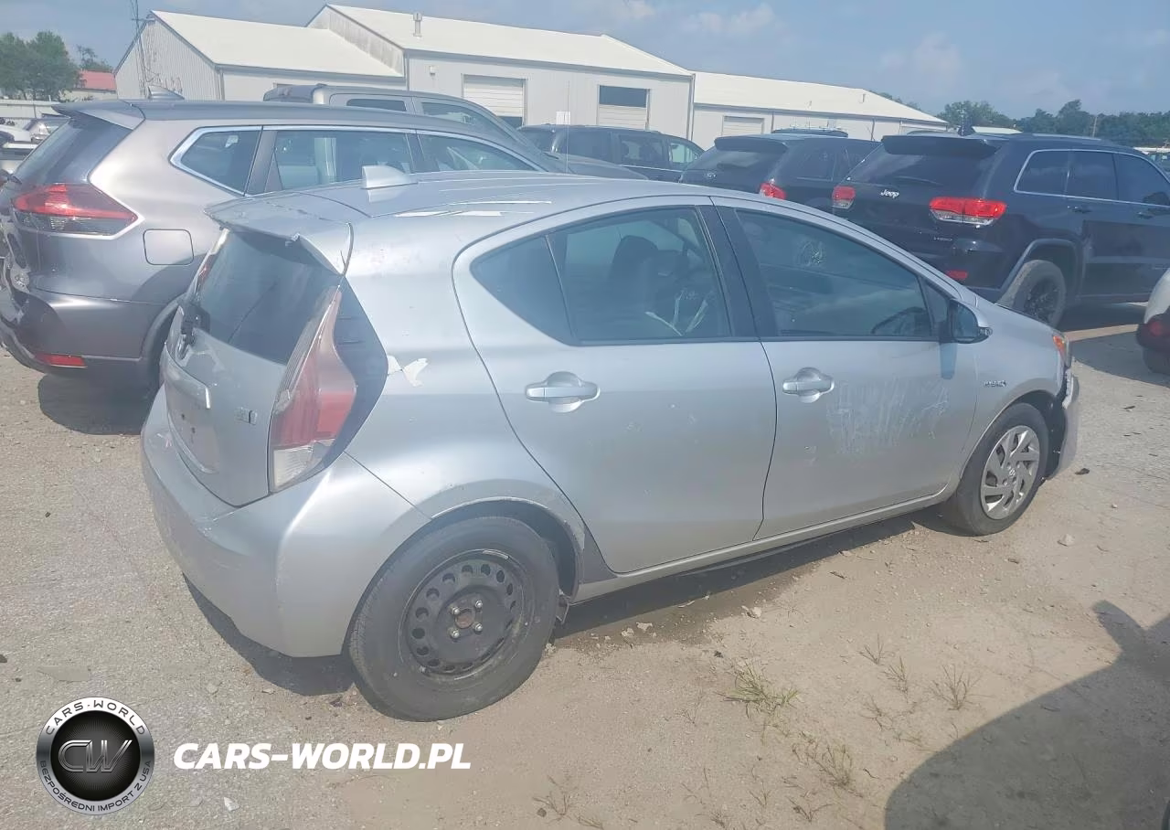 2015 Toyota Prius C One VIN:JTDKDTB34F1105357 - 3